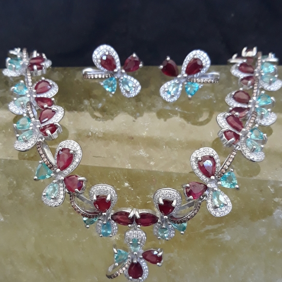 Luxurious Red Blood Ruby and Neon Apatite Set - Picture 6 of 16